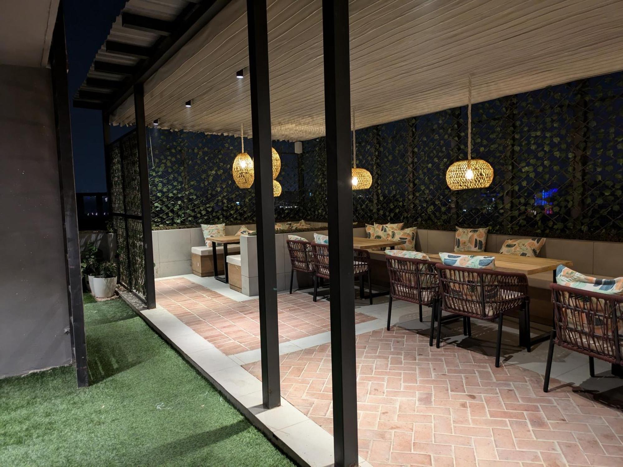 Stay Studio Hotel & Residences Ґурґаон Екстер'єр фото