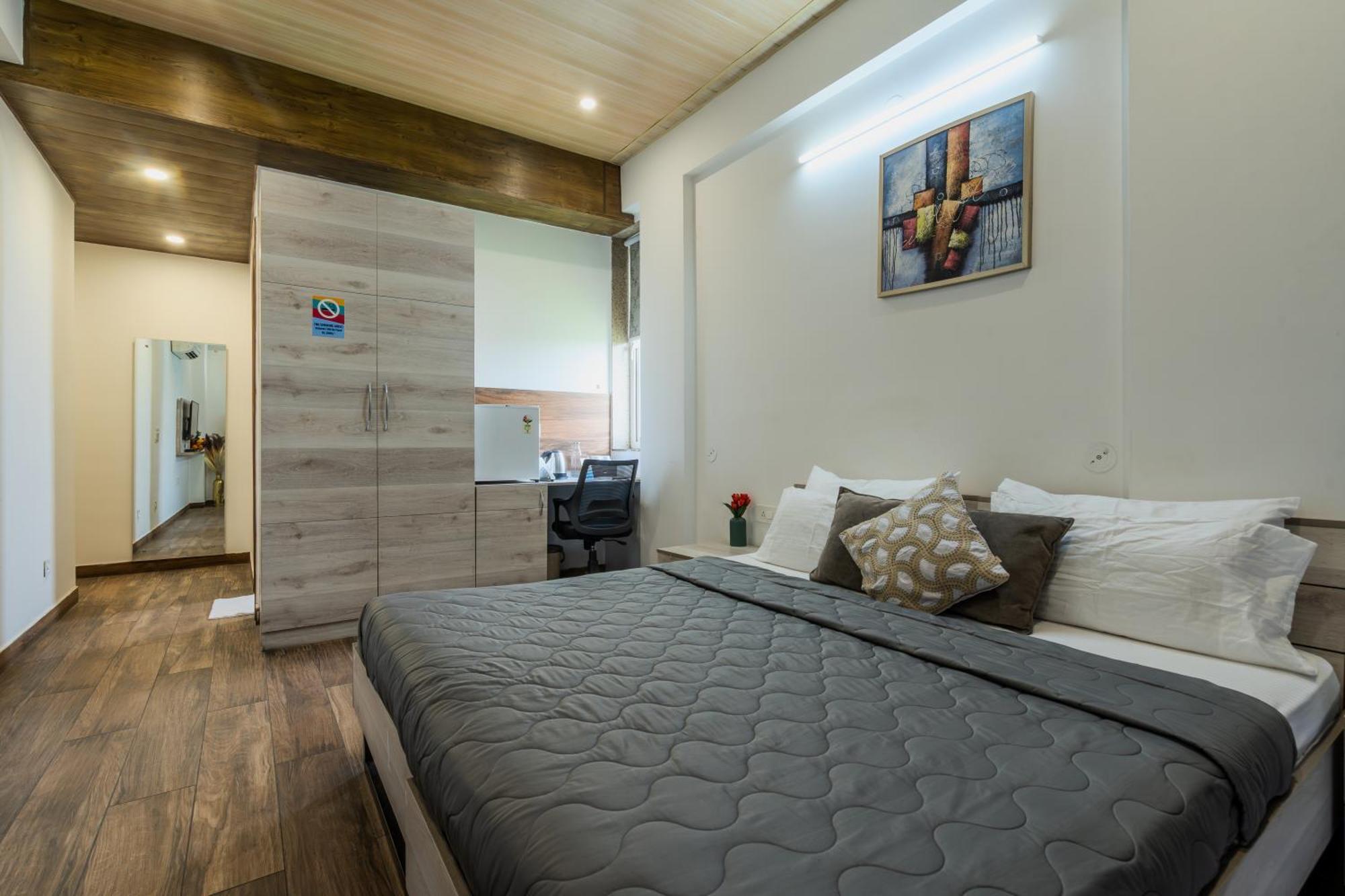 Stay Studio Hotel & Residences Ґурґаон Екстер'єр фото